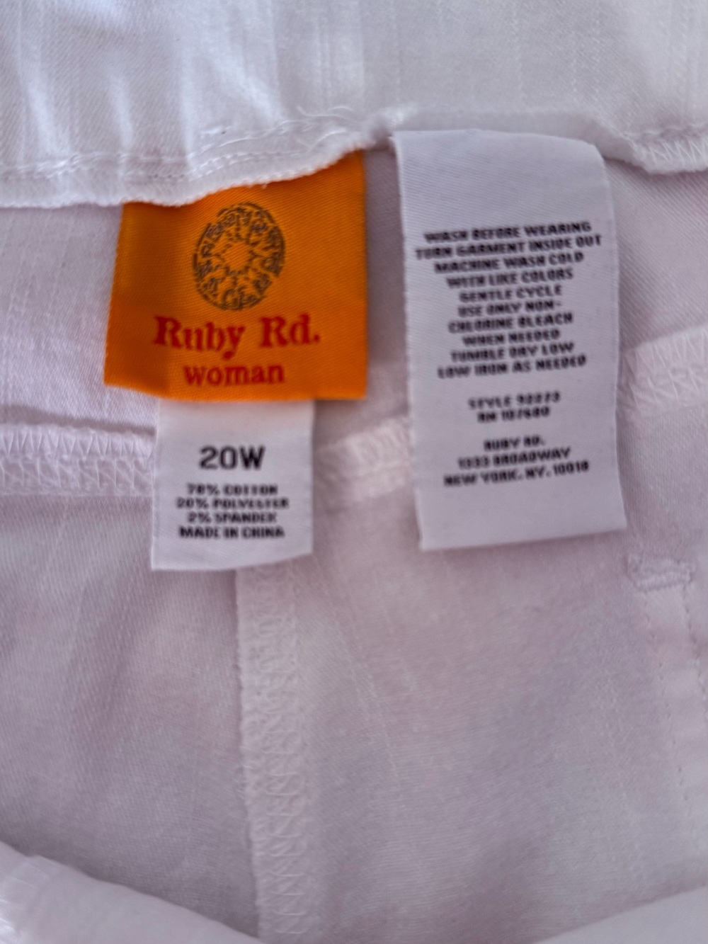 Ruby Rd. White Cropped Ankle Pants - Picture 3 of 4